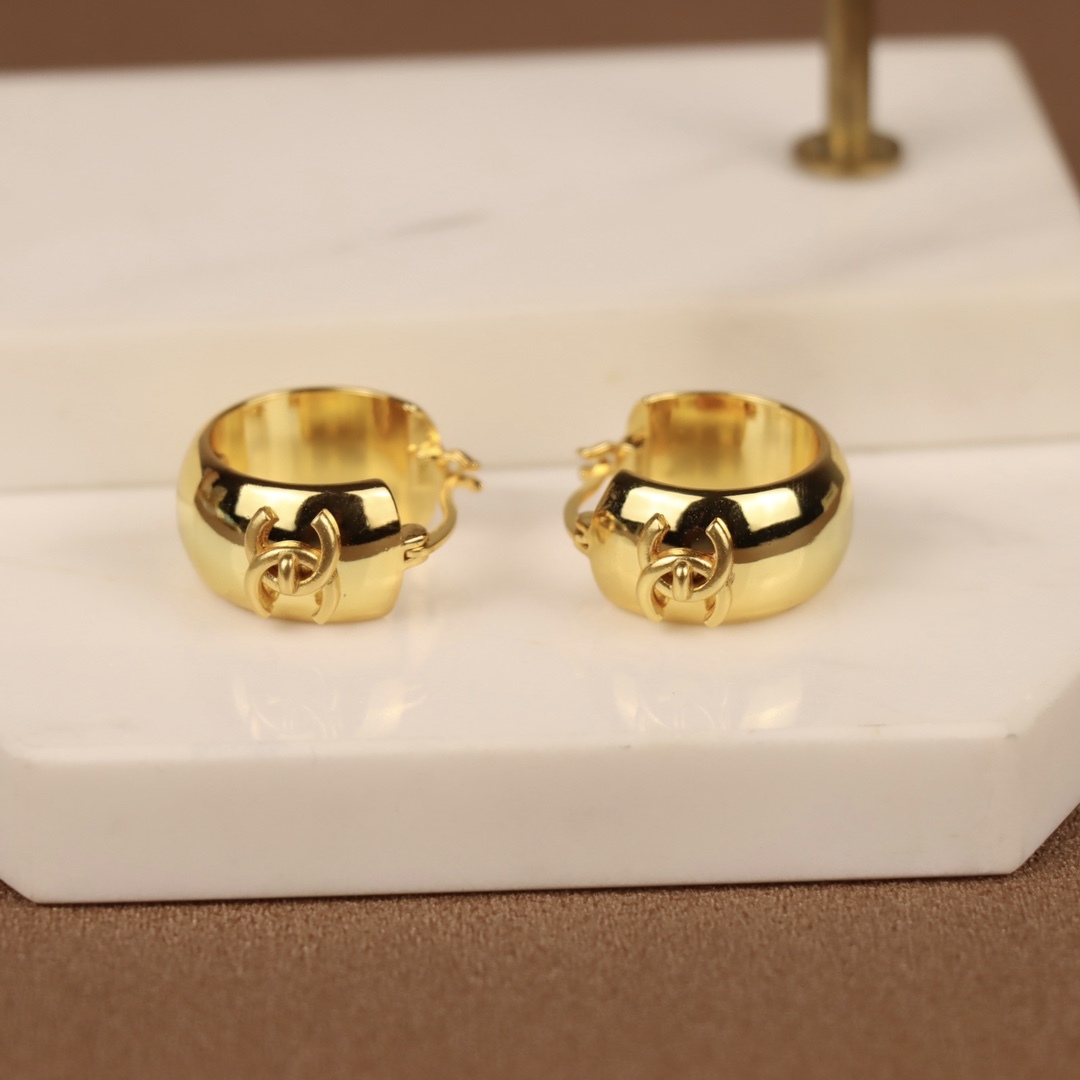 CC CC HOOP EARRINGS