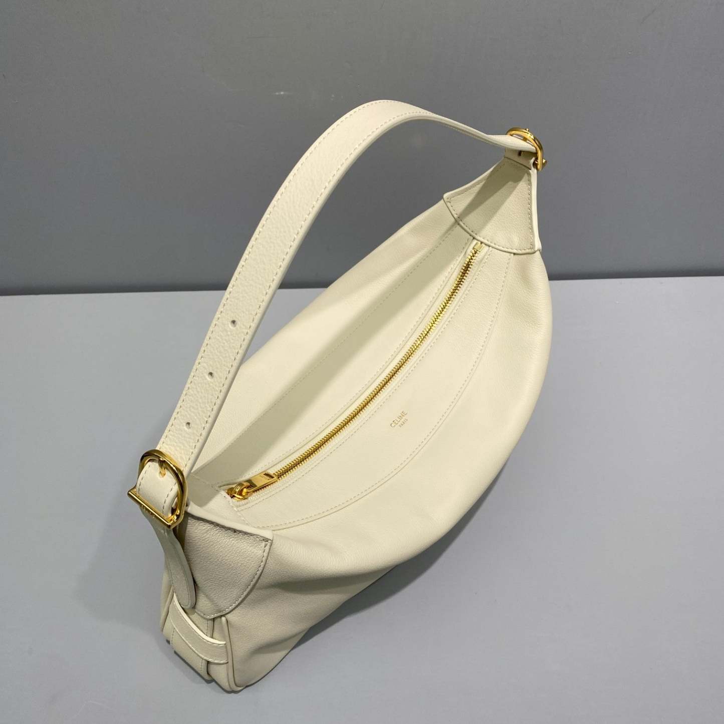 CE Medium Romy In Supple White For Women 13in/34cm 197443DPJ.01RC