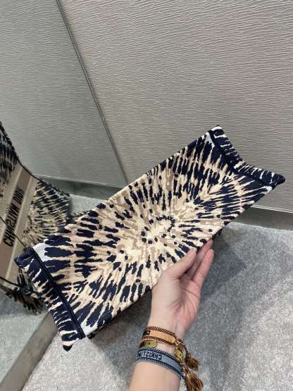 DI Large Book Tote Brown For Women 16.5in/42cm CD M1286ZRIW