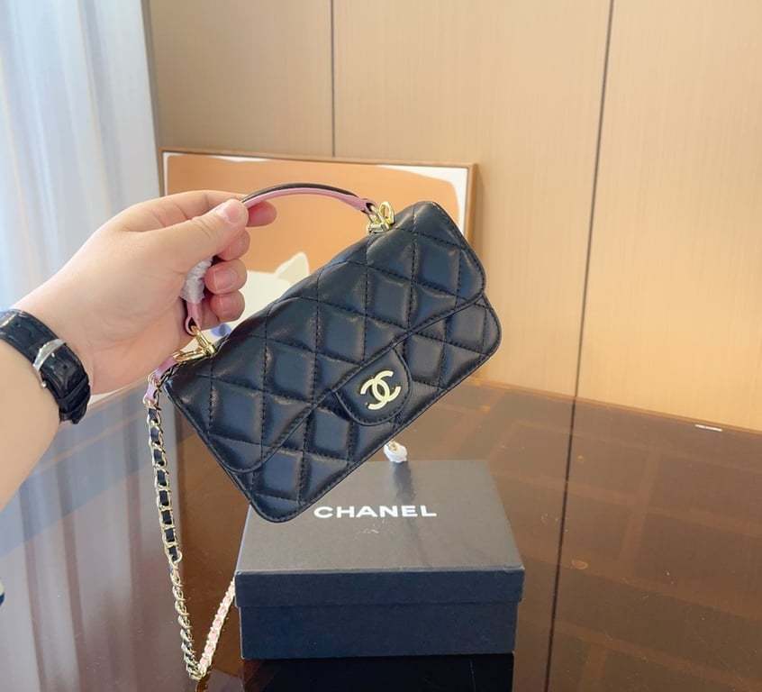 CHL MINI FLAP BAG WITH TOP HANDLE 19CM BLACK AS2431