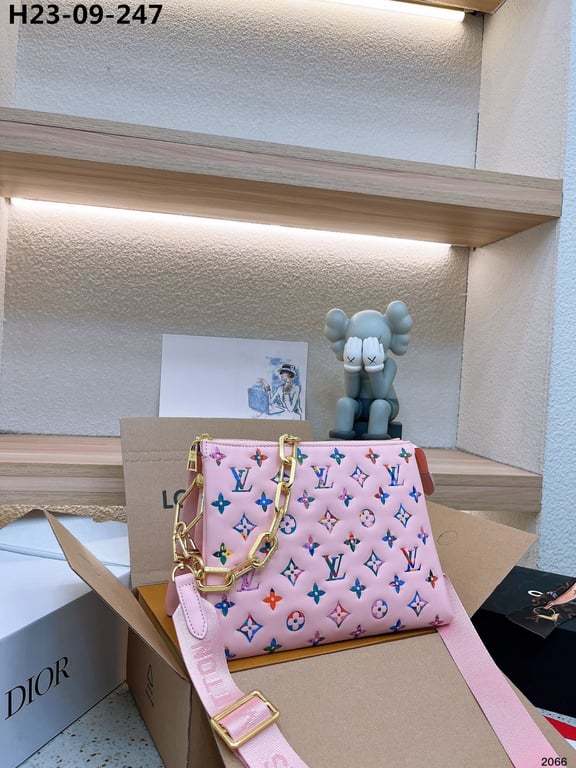 LUV BOLSO COUSSIN PM MONOGRAM LIGHT PINK 26CM