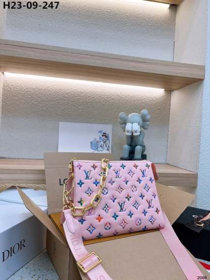 LUV BOLSO COUSSIN PM MONOGRAM LIGHT PINK 26CM
