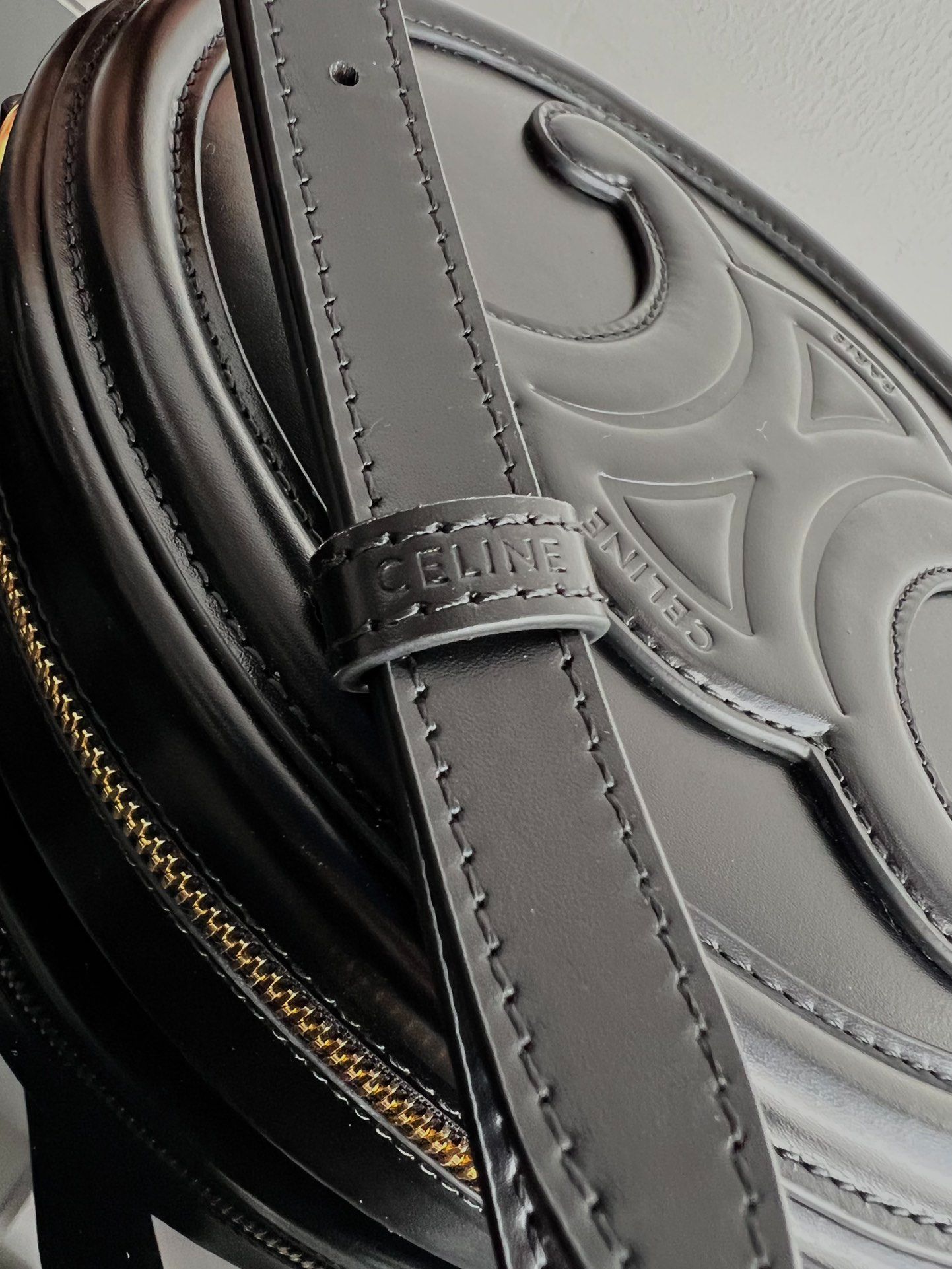 CE CROSSBODY OVAL PURSE CUIR TRIOMPHE IN SMOOTH CALFSKIN BLACK 10I703DPQ38NO