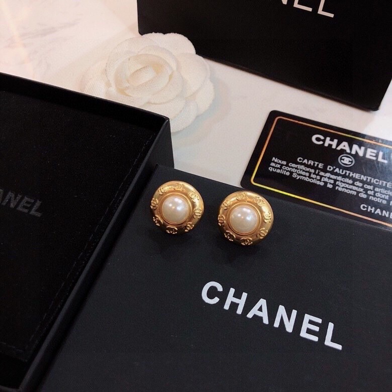 CC BUTTON GOLD EARRINGS
