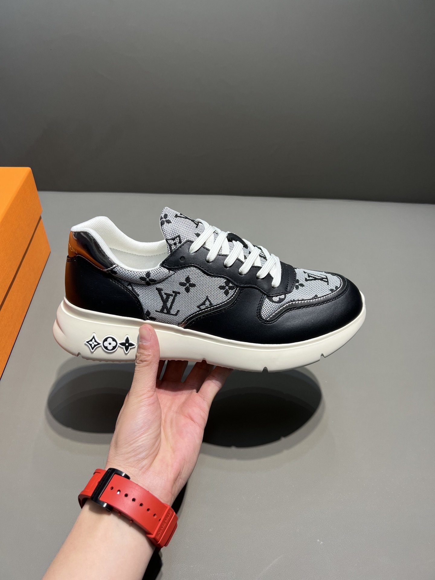 LUV RUN AWAY SNEAKER IRIDESCENT TEXTILE BLACK