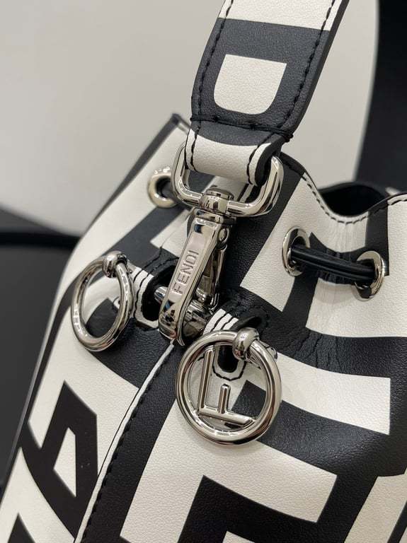 FD MON TRESOR BUCKET BAG BLACK WHITE 18CM