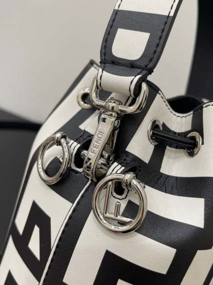 FD MON TRESOR BUCKET BAG BLACK WHITE 18CM