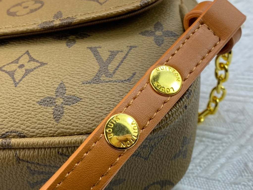 LUV WALLET ON CHAIN IVY BEIGE