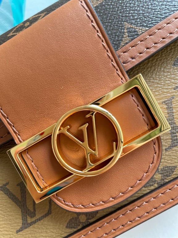 LUV DAUPHINE CHAIN WALLET 18CM