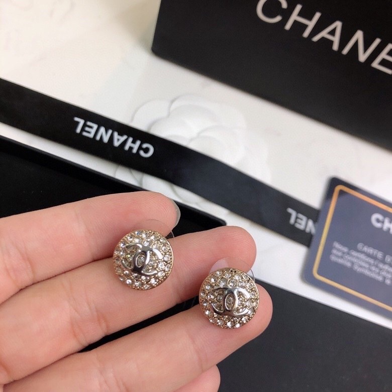 CC BUTTON EARRINGS