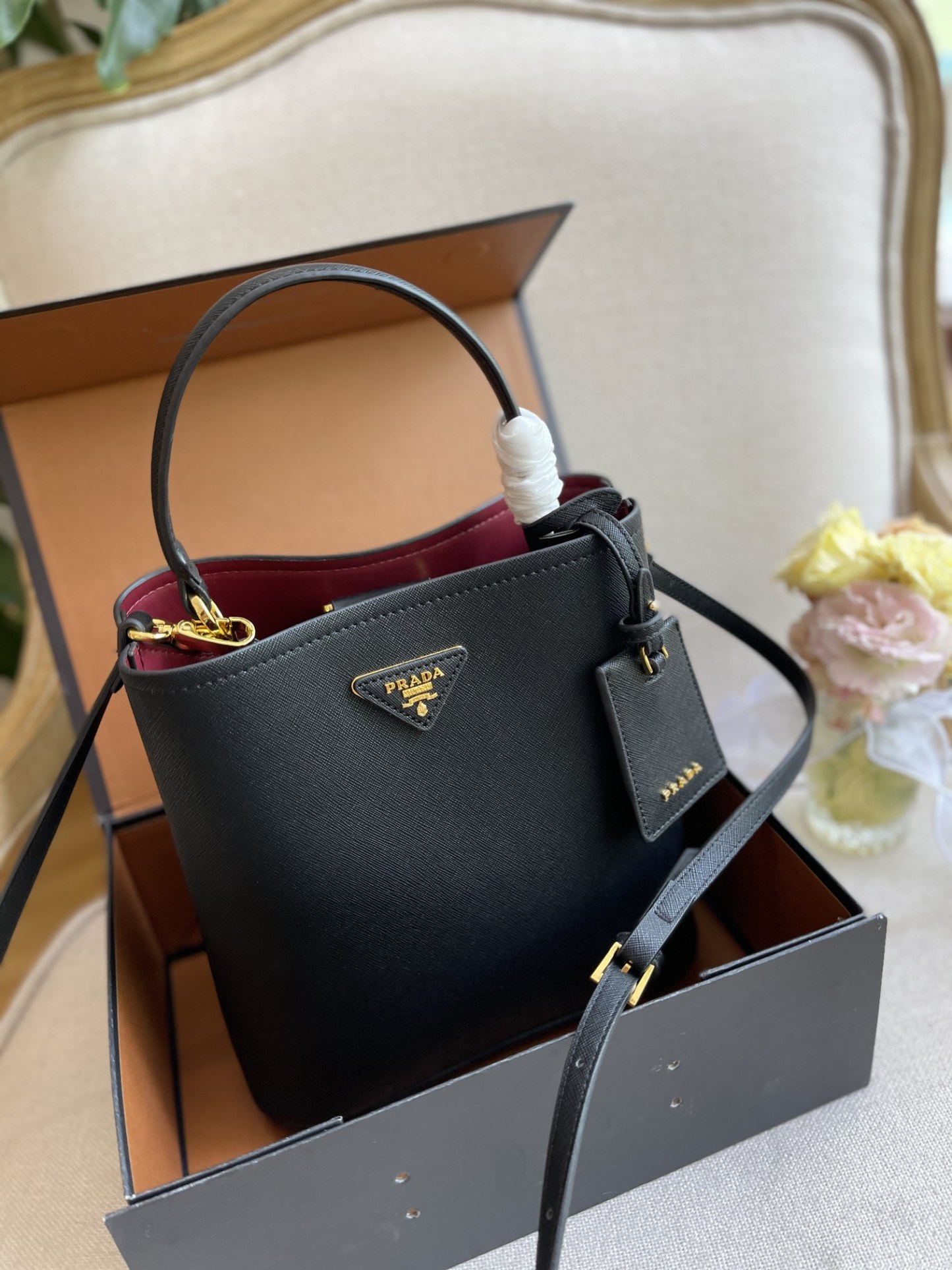 PR MEDIUM SAFFIANO LEATHER PANIER BAG BLACK 1BA2122ERXF0LJ4VOOO