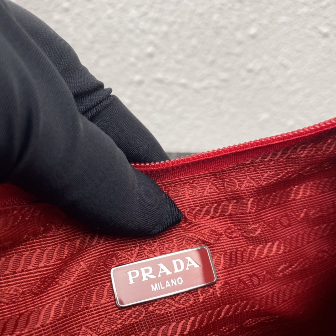 PR RE-NYLON RE-EDITION 2000 MINI-BAG RED 1NE515RDH0F0011
