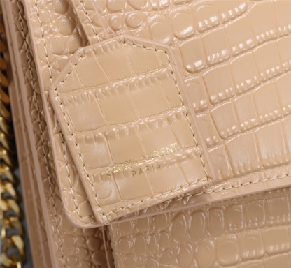 YSL SUNSET MEDIUM CHAIN BAG IN CROCODILE EMBOSSED SHINY APRICOT 22CM 442906DND0N9207