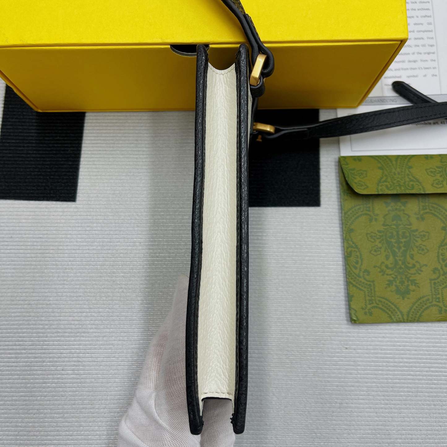 gg x Adidas Phone Case White For Women, Women’s Bags 7.3in/18cm gg‎