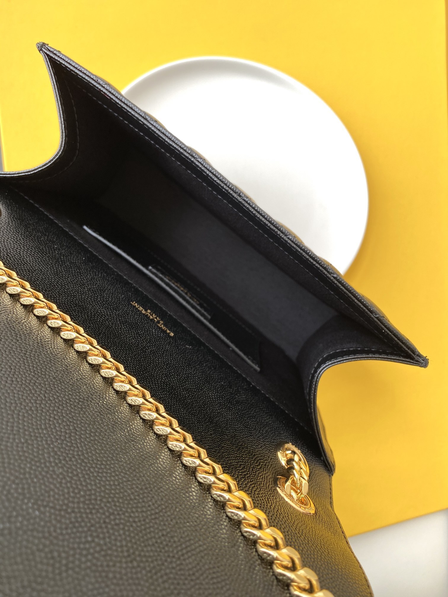 YSL ENVELOPE MEDIUM CHAIN BAG IN SUPPLE MATELASSÉ LEATHER BLACK GOLD 24CM 6001850O7S11000