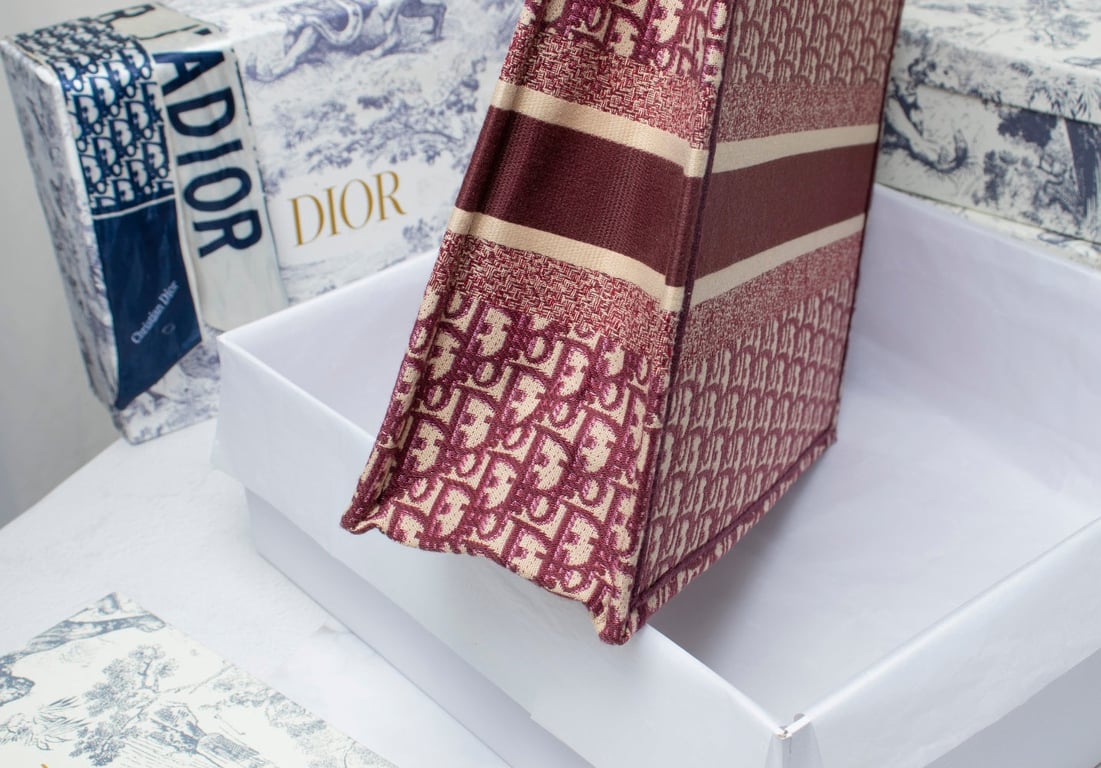 DIR LARGE BOOK TOTE OBLIQUE EMBROIDERY RED 42CM