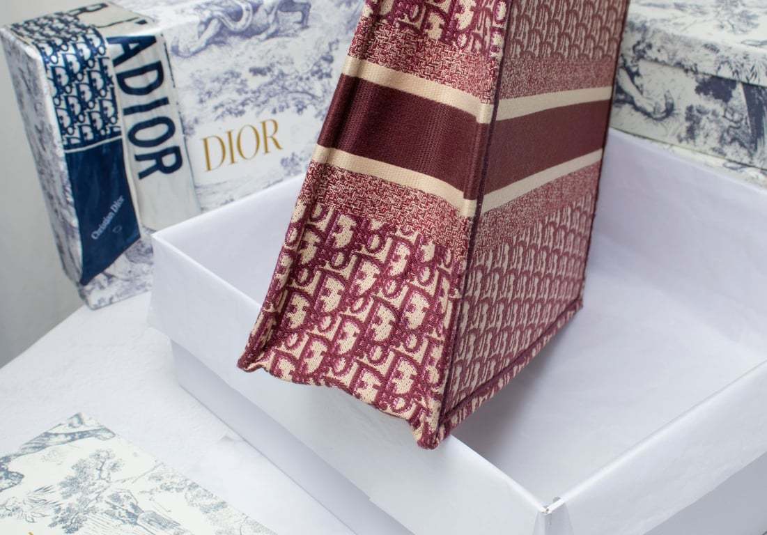 DIR LARGE BOOK TOTE OBLIQUE EMBROIDERY RED 42CM