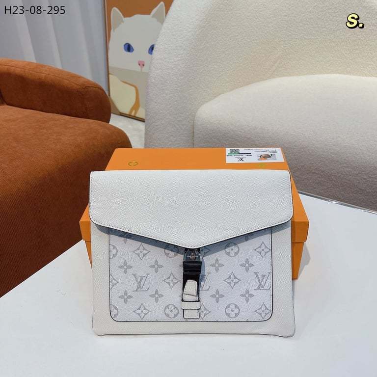 LUV OUTDOOR FLAP MESSENGER MONOGRAM TAIGARAMA 27CM M30411