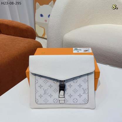 LUV OUTDOOR FLAP MESSENGER MONOGRAM TAIGARAMA 27CM M30411