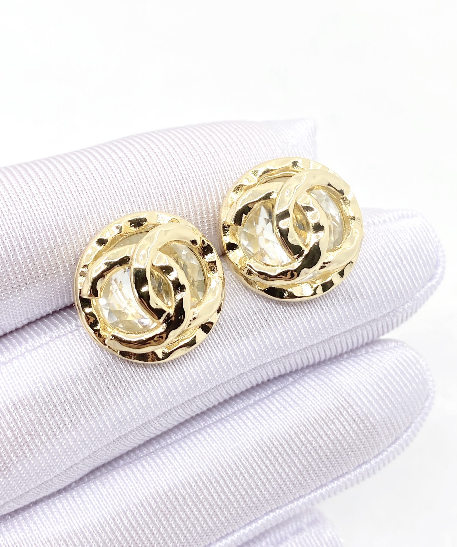 CC CC BUTTON CLIP-ON EARRINGS
