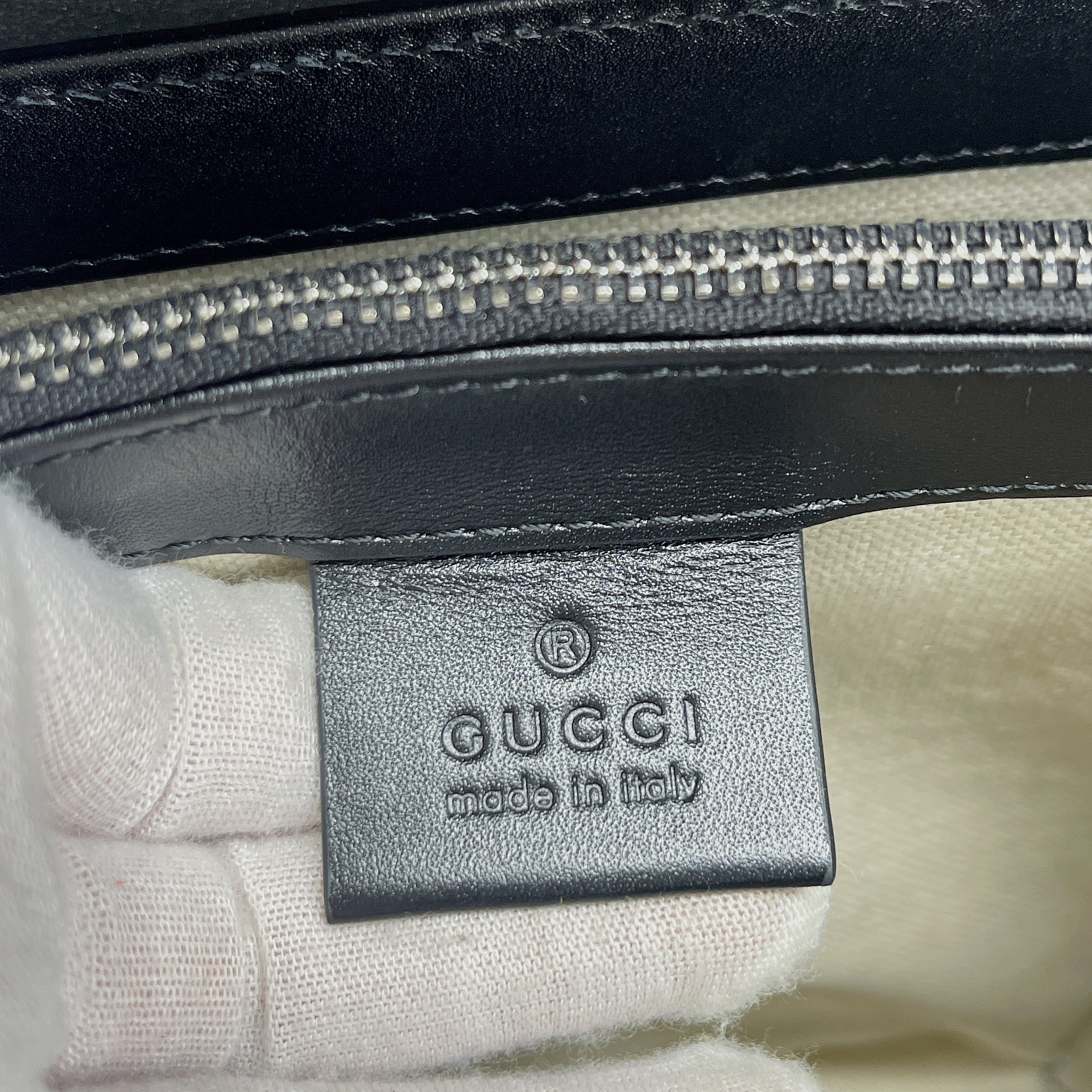 gg Embossed Messenger Bag Black gg Embossed For Men 8.1in/20.5cm gg 625782 1W3AN 1000465