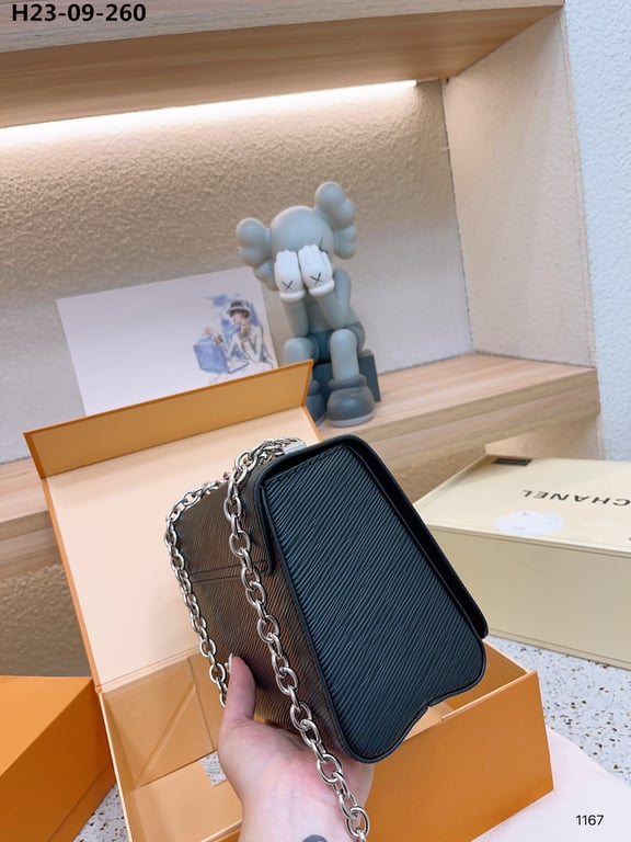 LUV TWIST MM BAG BLACK 23CM M21110