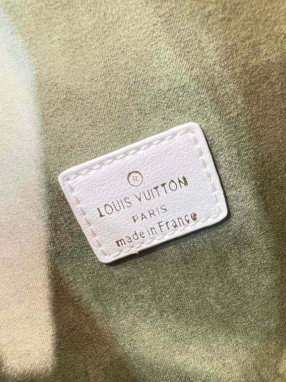 LUV COUSSIN BB WHITE 21CM