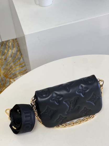 LUV WALLET ON STRAP BUBBLEGRAM BLACK