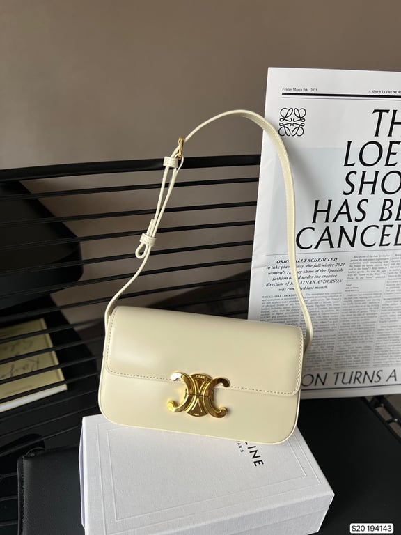 CE SHOULDER BAG TRIOMPHE IN SHINY CALFSKIN SOFT YELLOW 18CM