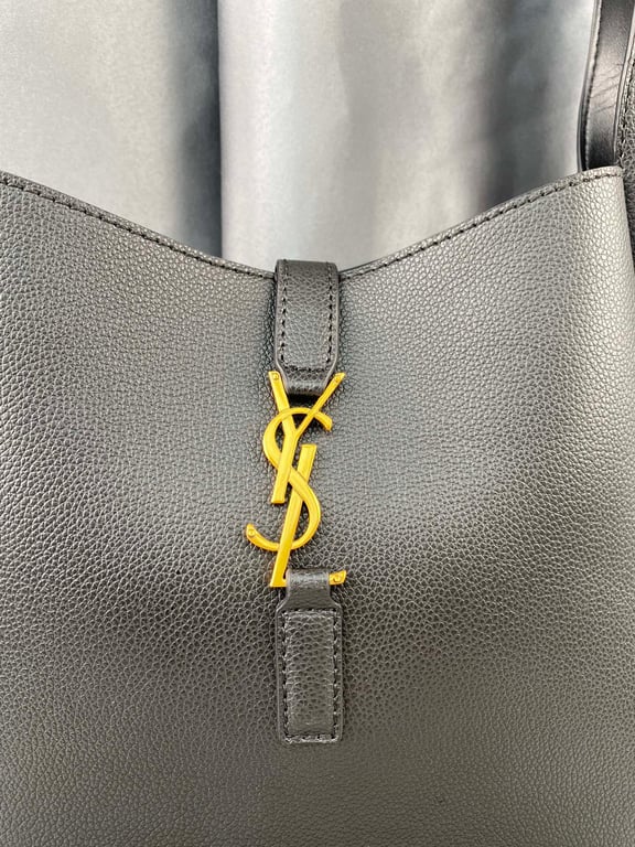 SAINT LAURENT LE 5 A 7 SOFT SMALL HOBO BAG IN SMOOTH LEATHER BLACK