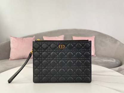 dir LARGE CARO DAILY POUCH BLACK S5086UWHC_M900