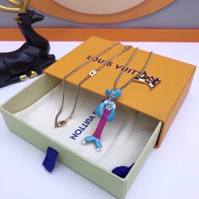 LV GOLD NECKLACE