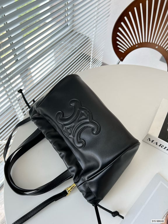 CE SMALL CABAS DRAWSTRING CUIR TRIOMPHE IN SMOOTH CALFSKIN BLACK 24CM