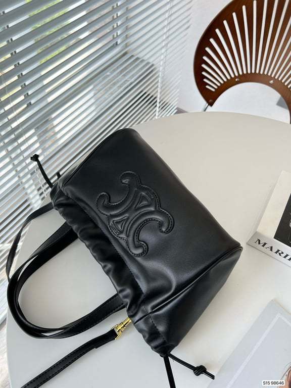 CE SMALL CABAS DRAWSTRING CUIR TRIOMPHE IN SMOOTH CALFSKIN BLACK 24CM