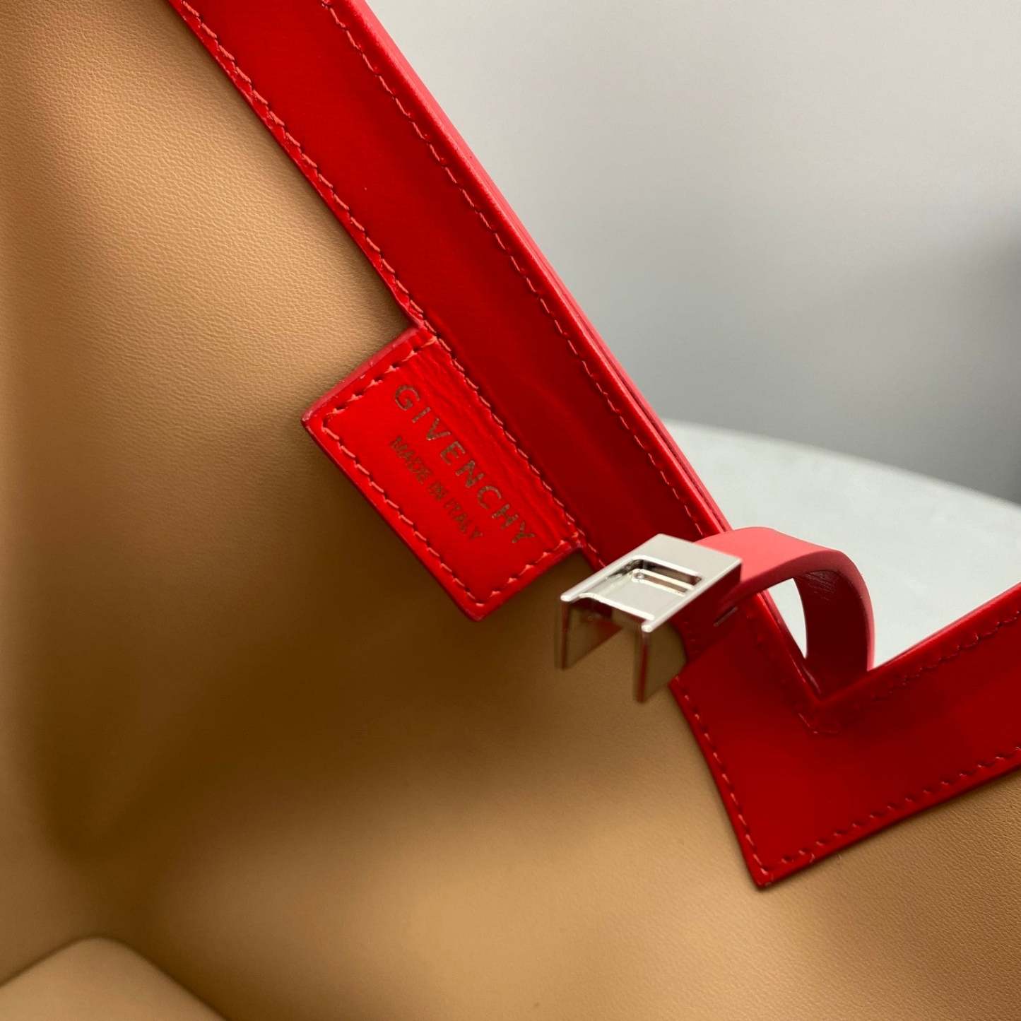 gv Small Cut Out Bag Red For Women, Handbags, Shoulder Bags 10.6in/27cm GVC 