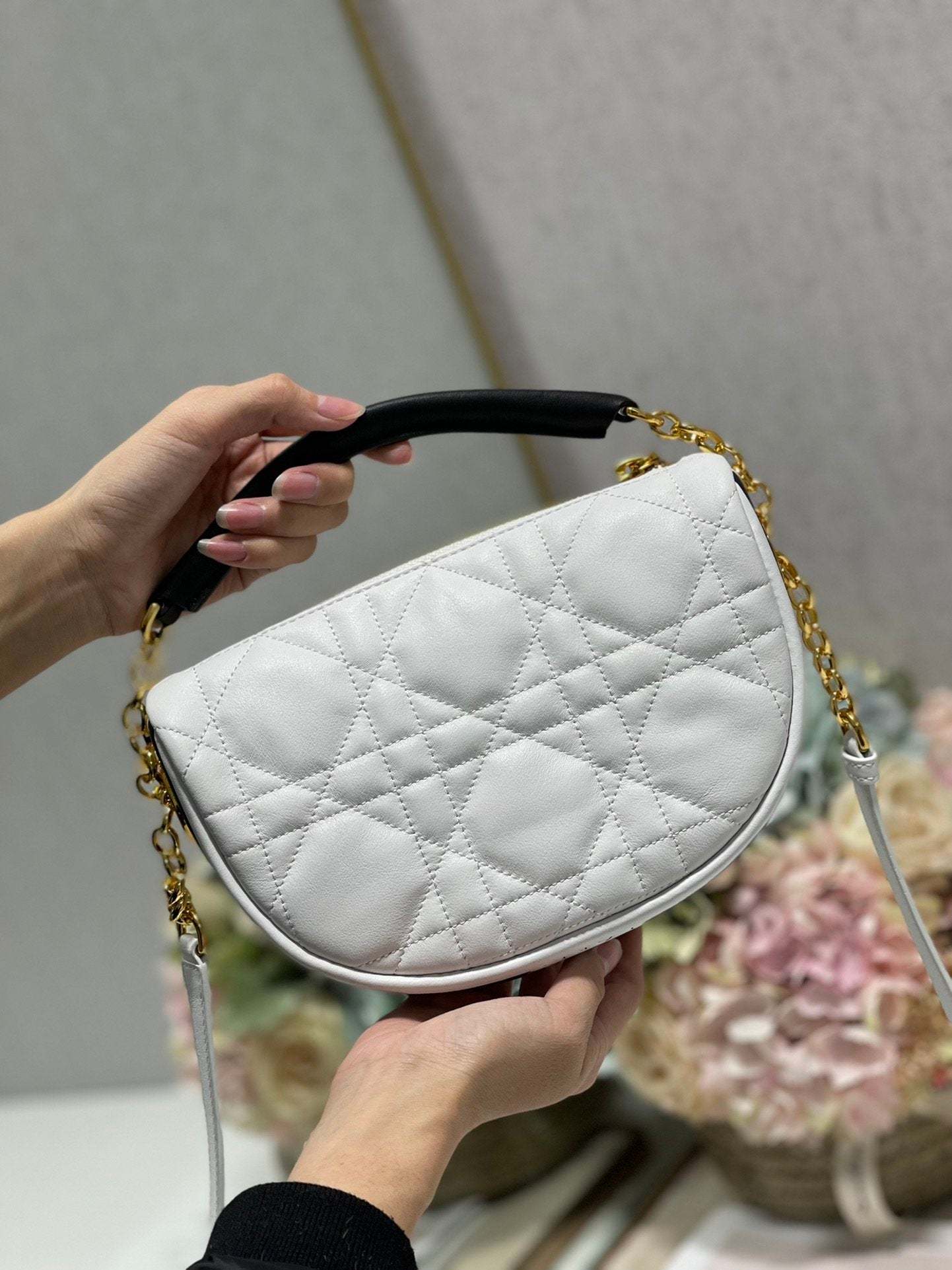 DI Small Vibe Hobo Bag White Cannage, White Handbags, Crossbody Bags, 20cm CD M7200ONOA_M879