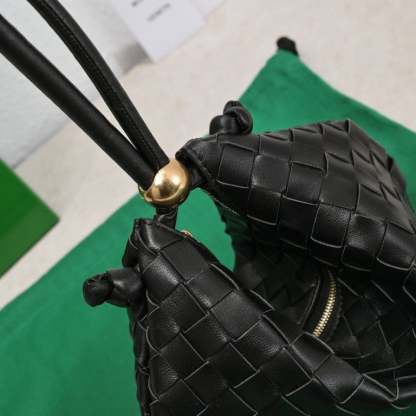 BOTTEGA VENETA MEDIUM TURN POUCH IN INTRECCIATO BLACK LEATHER