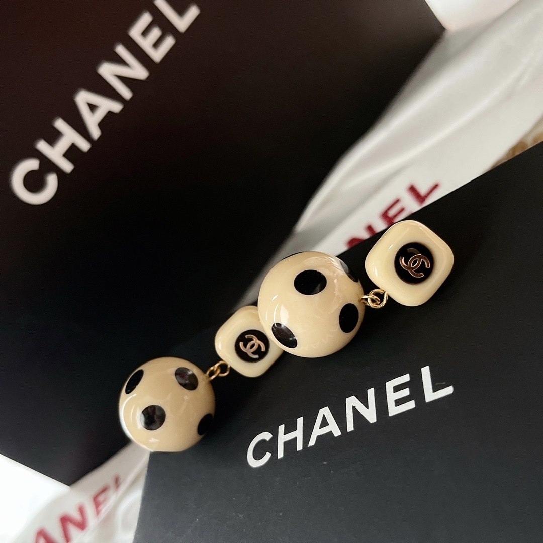 CC BALL BEIGE EARRINGS