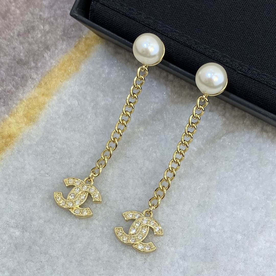CC CC GOLD EARRINGS