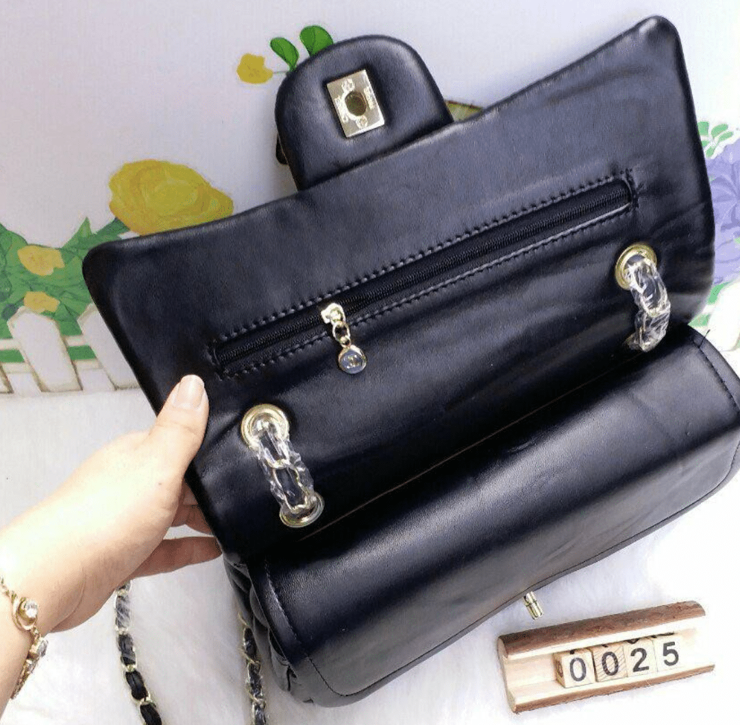 CC FLAP BAG WITH CAMELLIA FLOWER CHAIN BLACK 26CM