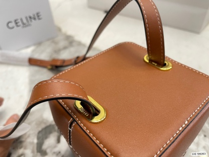 CE SMALL BOX CUIR TRIOMPHE IN SMOOTH CALFSKIN TAN 199253DU304LU