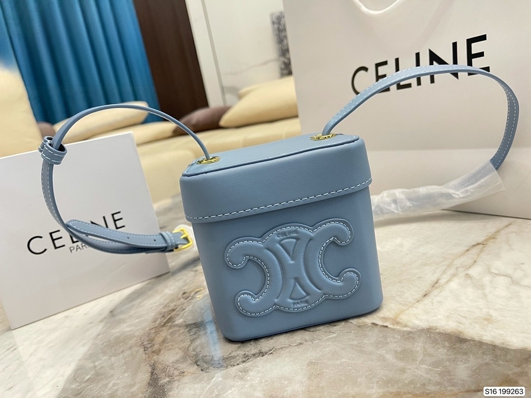 CE SMALL BOX CUIR TRIOMPHE IN SMOOTH CALFSKIN BLUE 199263DU307DD