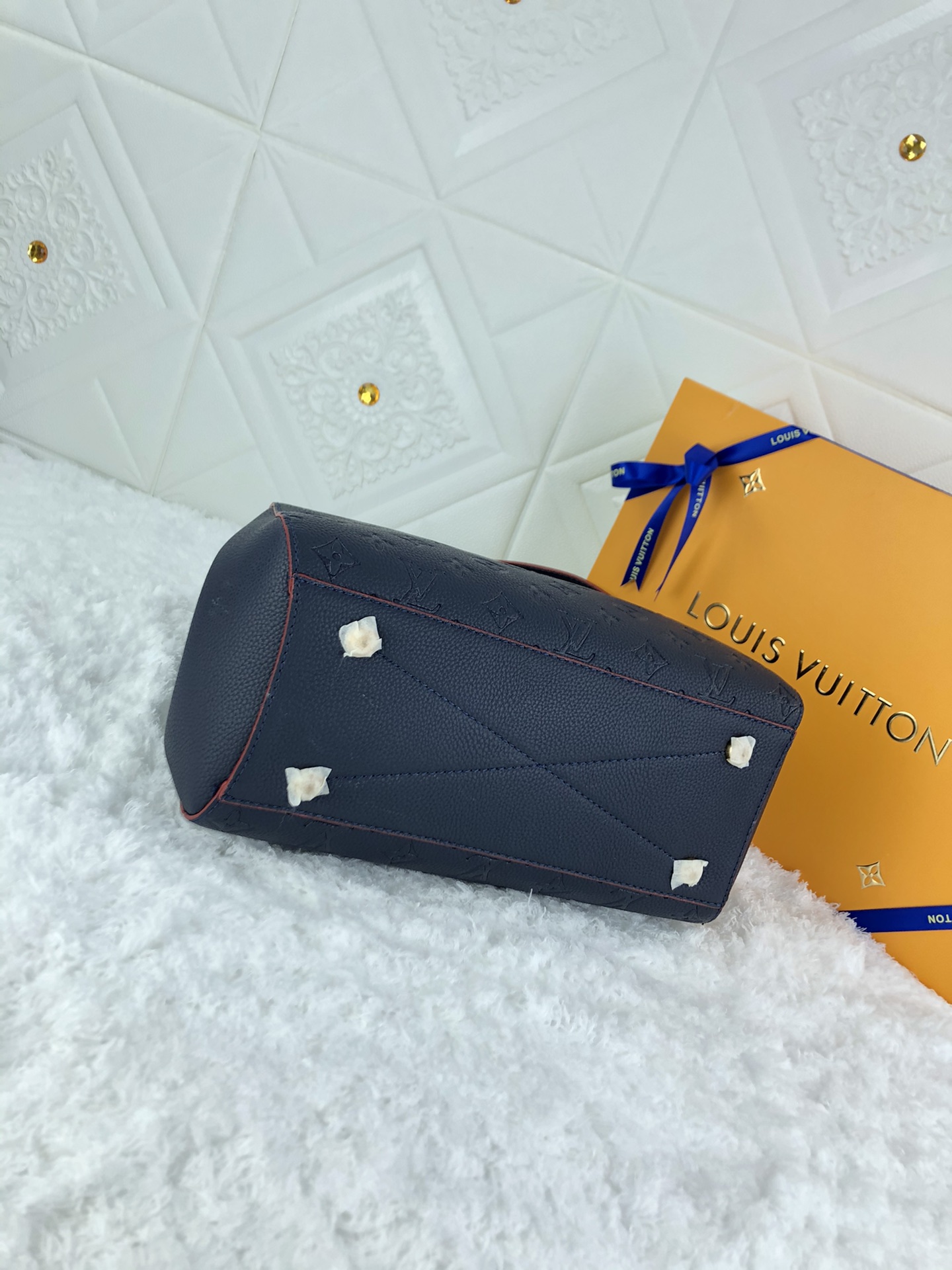LV MONTAIGNE MM NAVY BLUE M42746