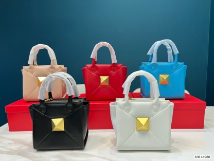 valen SMALL ONE STUD NAPPA HANDBAG IN BLACK 1W2B0K59HHX0NO