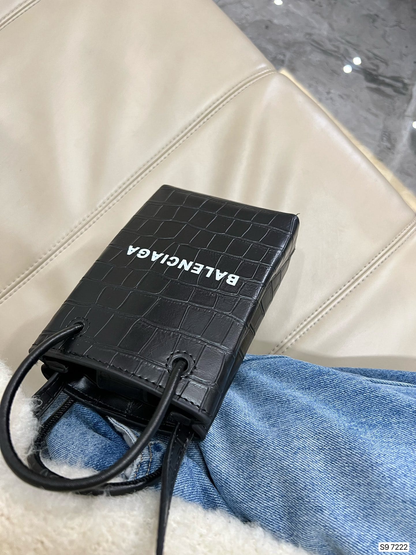 BALENCIAGA SHOPPING PHONE HOLDER CROCODILE EMBOSSED IN BLACK 18CM 5938261U61N1090