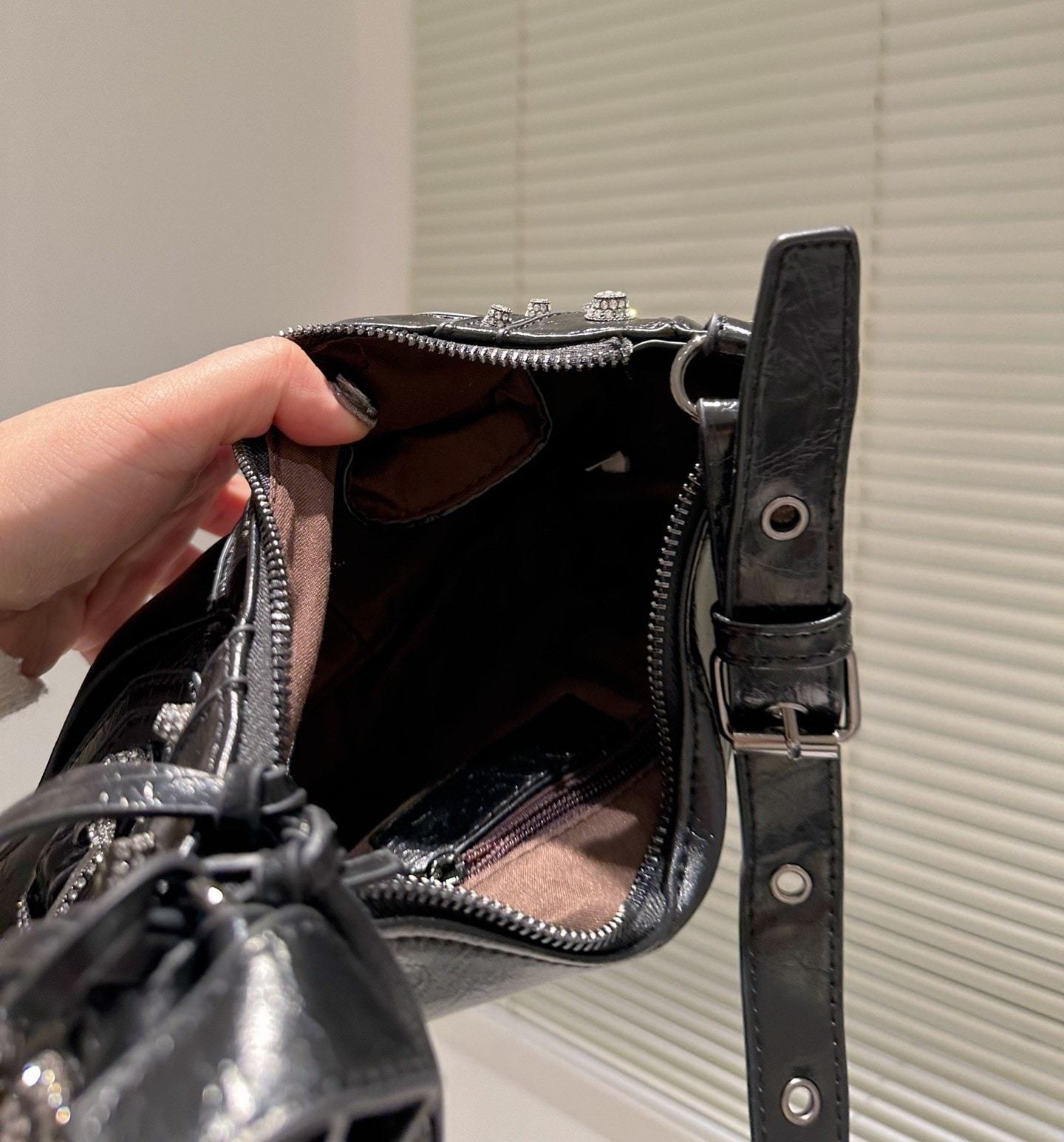 BALENCIAGA WOMENS LE CAGOLE SMALL SHOULDER BAG IN BLACK 28CM