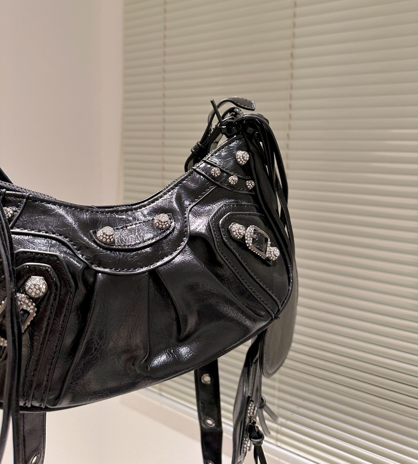 BALENCIAGA WOMENS LE CAGOLE SMALL SHOULDER BAG IN BLACK 28CM