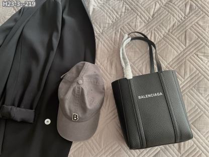 BALENCIAGA EVERYDAY XXS TOTE BAG IN BLACK 23CM 551815D6W2N1000