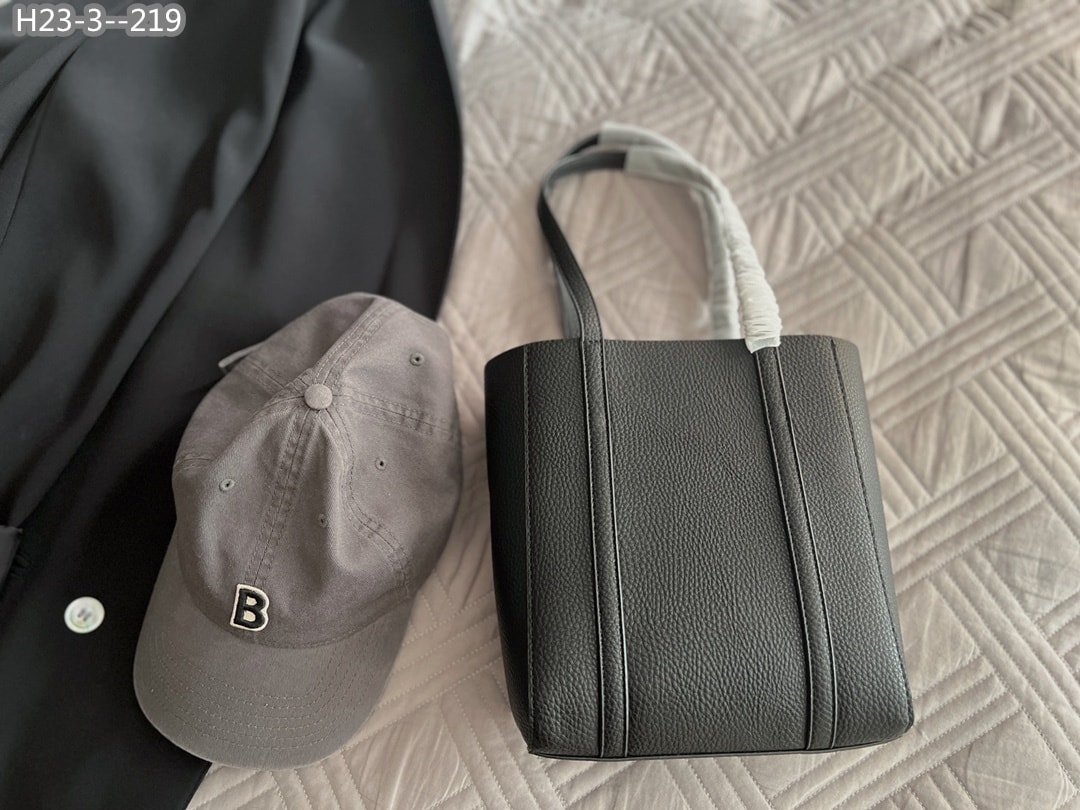 BALENCIAGA EVERYDAY XXS TOTE BAG IN BLACK 23CM 551815D6W2N1000