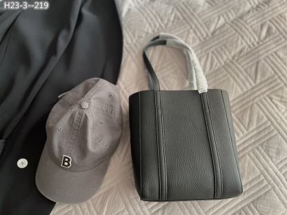 BALENCIAGA EVERYDAY XXS TOTE BAG IN BLACK 23CM 551815D6W2N1000